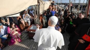 البابا في أوستيا على متن *سفينة السلام* الخاصة بالشباب: كونوا علامة رجاء في عالم منقسم 400