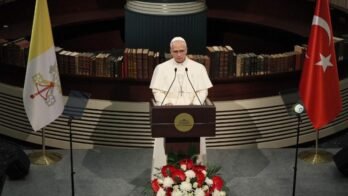 البابا لاوُن الرابع عشر يلتقي الرئيس التركي والسلطات وأعضاء السلك الدبلوماسي في تركيا 1