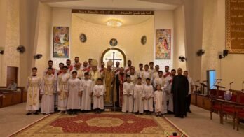 البطريرك يونان يحتفل بقداس أحد تقديس البيعة في كنيسة مار بهنام وسارة، الغدير - بغداد، العراق 200